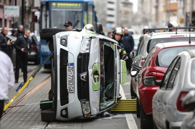 PROMETNI KOLAPS: Zbog te&scaron;ke prometne nesreće u zagrebačkoj Tratinskoj ulici obustavljen promet