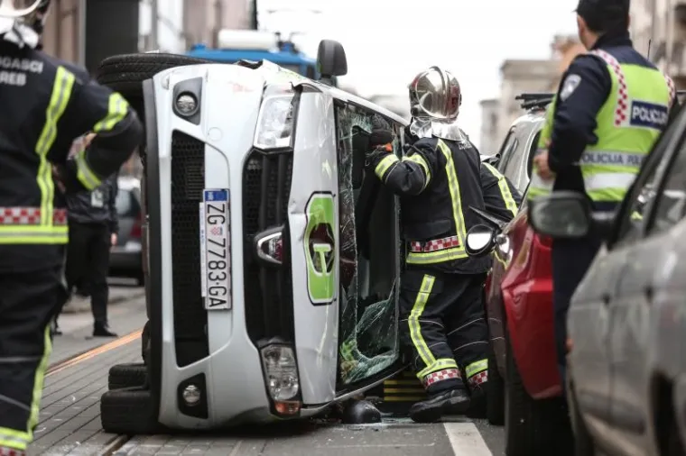 PROMETNI KOLAPS: Zbog te&scaron;ke prometne nesreće u zagrebačkoj Tratinskoj ulici obustavljen promet