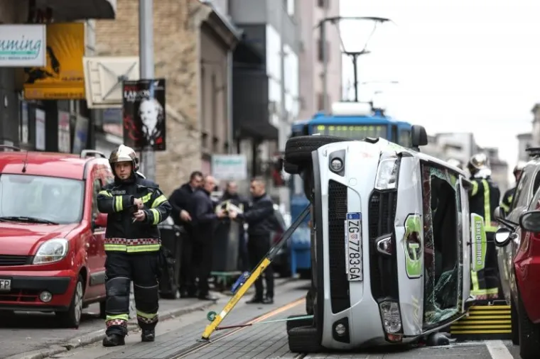 PROMETNI KOLAPS: Zbog te&scaron;ke prometne nesreće u zagrebačkoj Tratinskoj ulici obustavljen promet