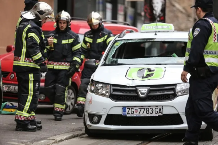 PROMETNI KOLAPS: Zbog te&scaron;ke prometne nesreće u zagrebačkoj Tratinskoj ulici obustavljen promet