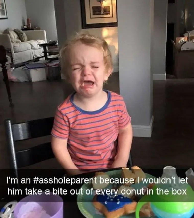 Rasplakao se jer mu nisam dozvolila da zagrize svaku krafnu u kutiji.