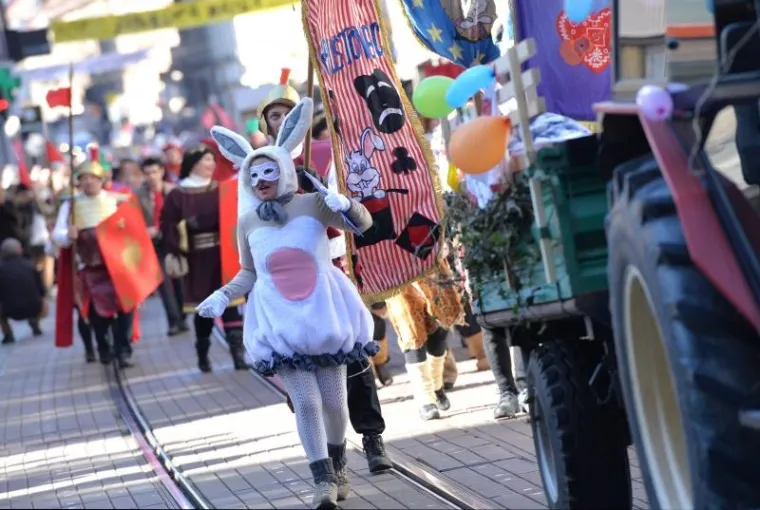 Kroz centar Zagreba pro&scaron;etale ma&scaron;kare KUD-a Prepu&scaron;tovec, među njima i Trump!