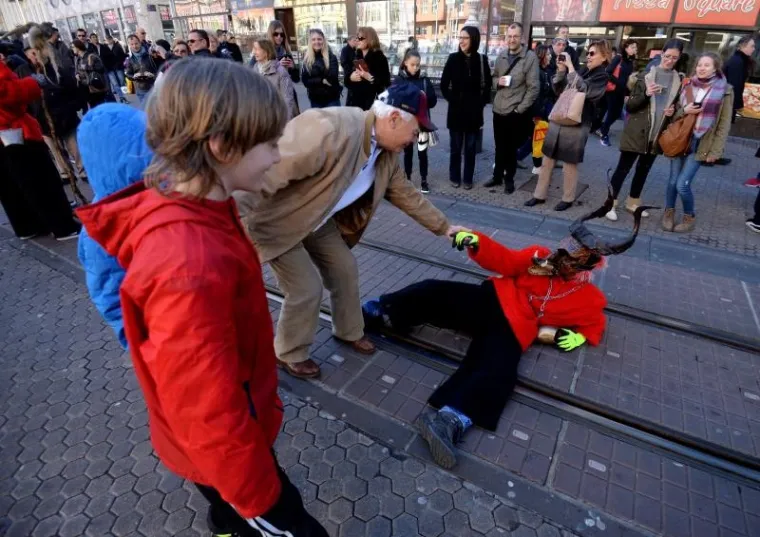 Kroz centar Zagreba pro&scaron;etale ma&scaron;kare KUD-a Prepu&scaron;tovec, među njima i Trump!