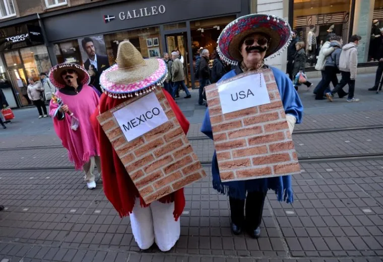 Kroz centar Zagreba pro&scaron;etale ma&scaron;kare KUD-a Prepu&scaron;tovec, među njima i Trump!