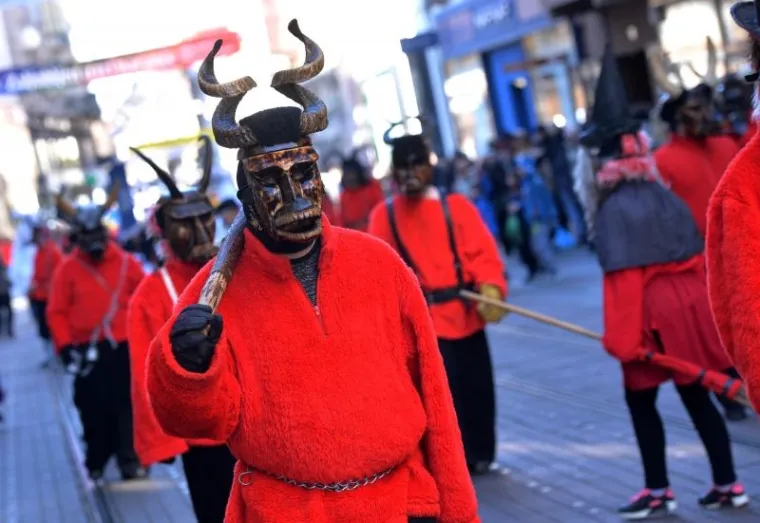 Kroz centar Zagreba pro&scaron;etale ma&scaron;kare KUD-a Prepu&scaron;tovec, među njima i Trump!