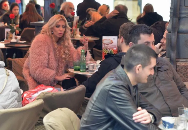 POZNATI NA ZAGREBAČKOJ ŠPICI: Dok Ava pije kavu, Vorijeva supruga mami poglede prolaznika