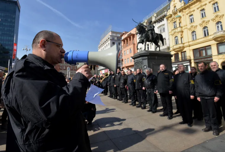 Prista&scaron;e A-HSP prisegnuli na vjernost domovini i Trumpu