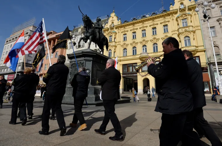 Prista&scaron;e A-HSP prisegnuli na vjernost domovini i Trumpu