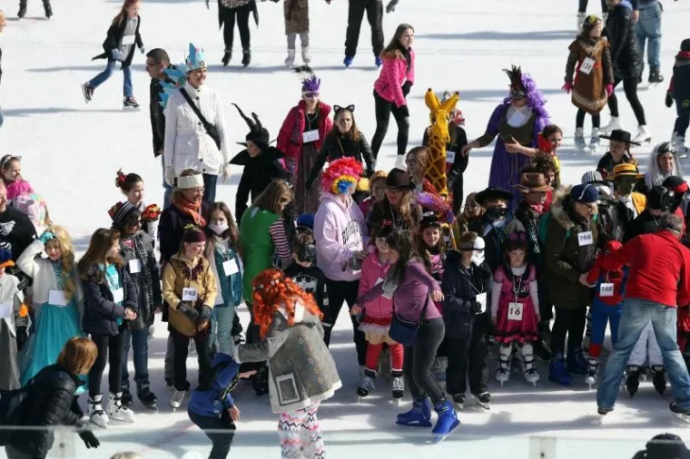 Klinci uživali u maskenbalu na Šalati: pogledajte koje su 'poznate maske' klizale!