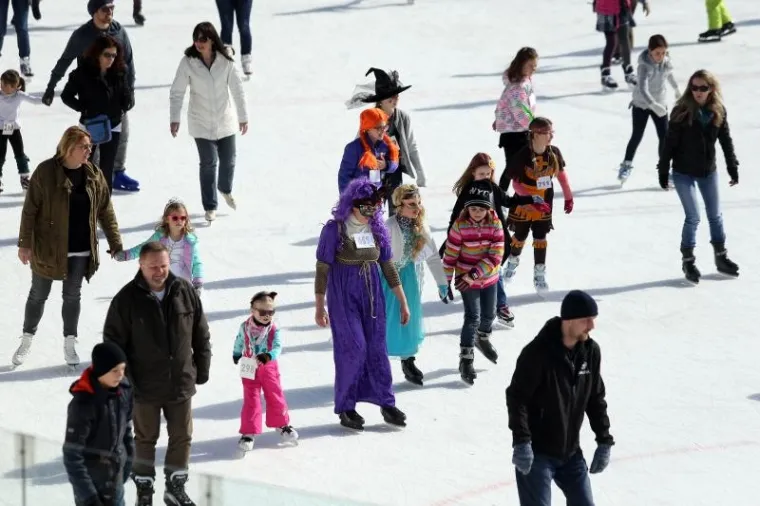 Klinci uživali u maskenbalu na Šalati: pogledajte koje su 'poznate maske' klizale!