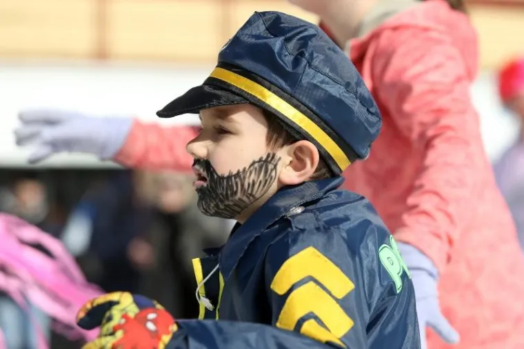 Klinci uživali u maskenbalu na Šalati: pogledajte koje su 'poznate maske' klizale!