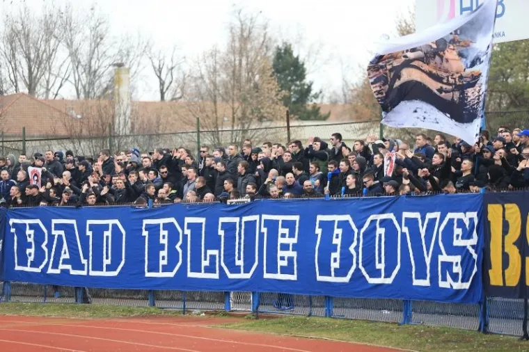 MODRI U VINKOVCIMA: Pogledajte kako je izgledala atmosfera na tribinama