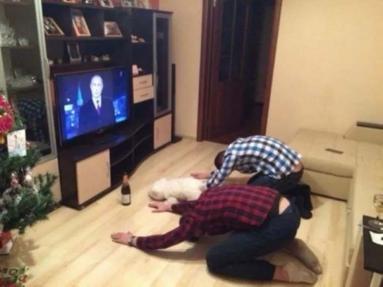 RUSI SE NE ZNAJU NITI PRETVARATI DA SU NORMALNI: Koliko god se trudili, sve &scaron;to rade ispada užasno bizarno