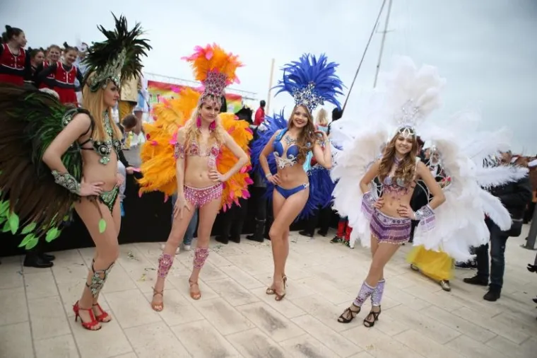 ANĐEO PERNAR U DRU&Scaron;TVU GOLI&Scaron;AVIH LJEPOTICA: S vražicom Avom predvodio karnevalsku povorku