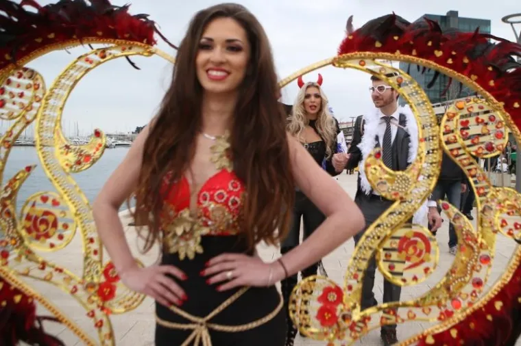 ANĐEO PERNAR U DRU&Scaron;TVU GOLI&Scaron;AVIH LJEPOTICA: S vražicom Avom predvodio karnevalsku povorku