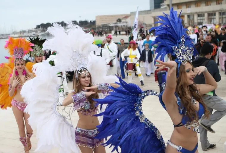 ANĐEO PERNAR U DRU&Scaron;TVU GOLI&Scaron;AVIH LJEPOTICA: S vražicom Avom predvodio karnevalsku povorku