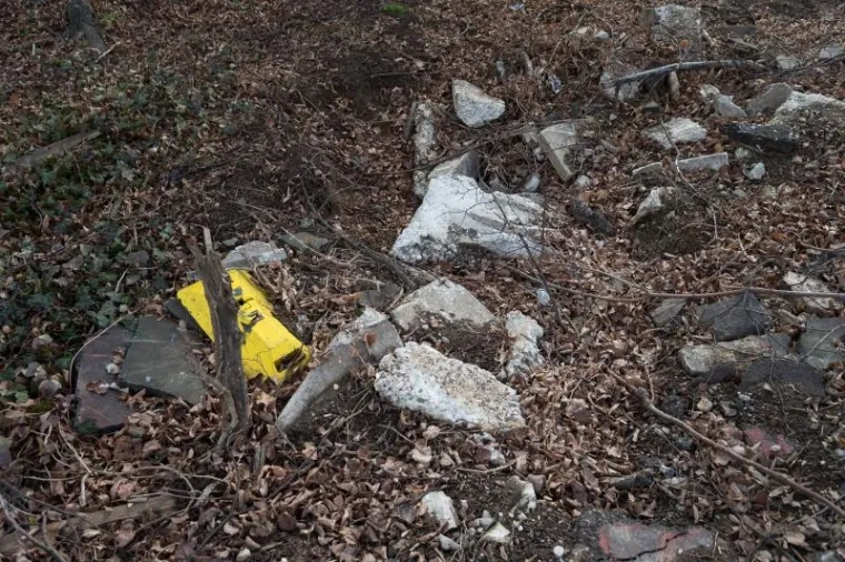 Projekt nogometnog kampa HNS-a na Sveticama svečano je predstavljen početkom 2014. godine, a u Savezu su isticali da je neophodan za budućnost hrvatskog nogometa. Iskrsnuli su potom problemi s atletičarima kojima je obećana atletska infrastruktura u sklopu kampa, a pravo na zemlji&scaron;te na Sveticama polagala je Crkva te se Grad dogovorio s crkvom oko zamjenskog zemljista. Lokacijska i građevinska dozvola za izgradnju kampa su ishođene, a nakon početnih radova, strojevi su utihnuli. Sudbina kampa koji je trebao biti moderan sportski kompleks i dalje je neizvjesna.