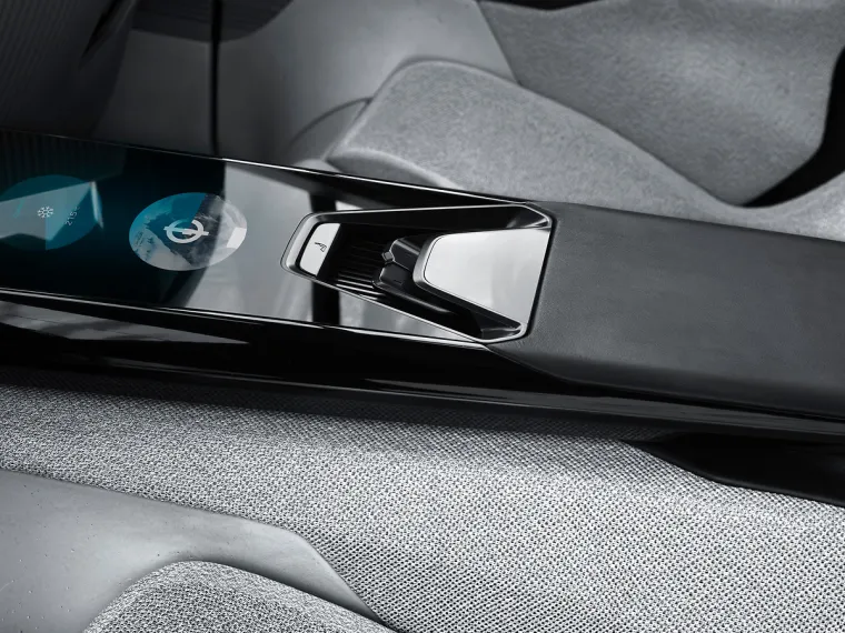 PEUGEOT NAJAVIO BUDUĆNOST: Samovozeći Instinct je automobil koji razumije vozača i predviđa njegove želje