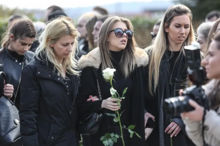 Prijatelji i obitelj okupili su se kako bi posljednji put pozdravili tragično ubijenu 18.godi&scaron;njakinju Kristinu Krupljan.