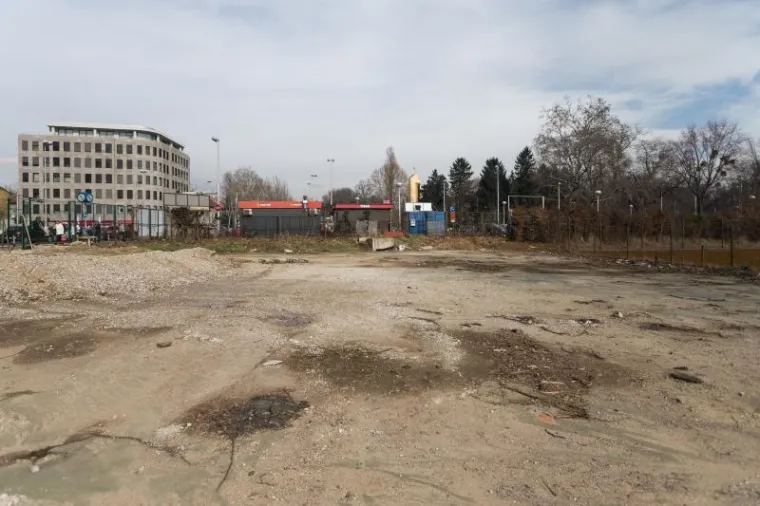 HNS-ovo RUGLO NA SVETICAMA: Od pompoznih &Scaron;ukerovih i Bandićevih najava nastale su samo ru&scaron;evine