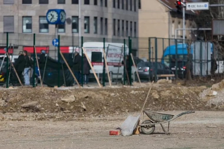 HNS-ovo RUGLO NA SVETICAMA: Od pompoznih &Scaron;ukerovih i Bandićevih najava nastale su samo ru&scaron;evine