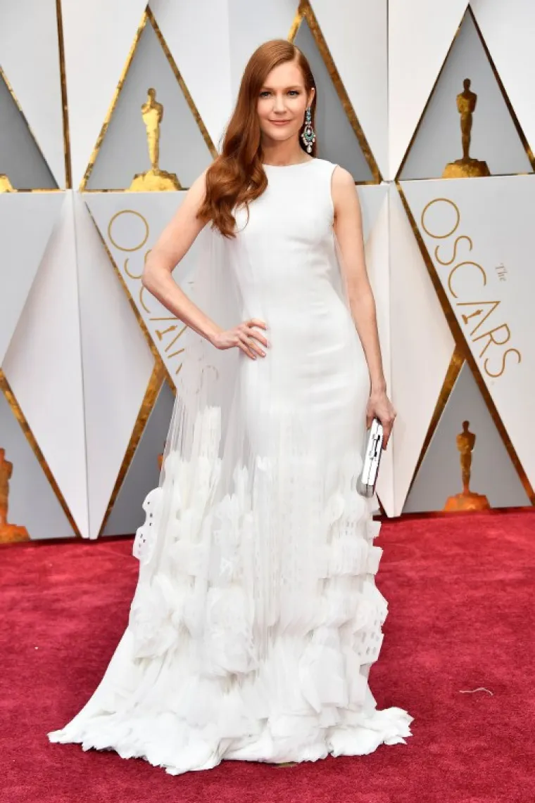 Bijela je definitivno bila omiljena boja na ovogodišnjim Oscarima. (Darby Stanchfield u haljini Georgea Chakre)