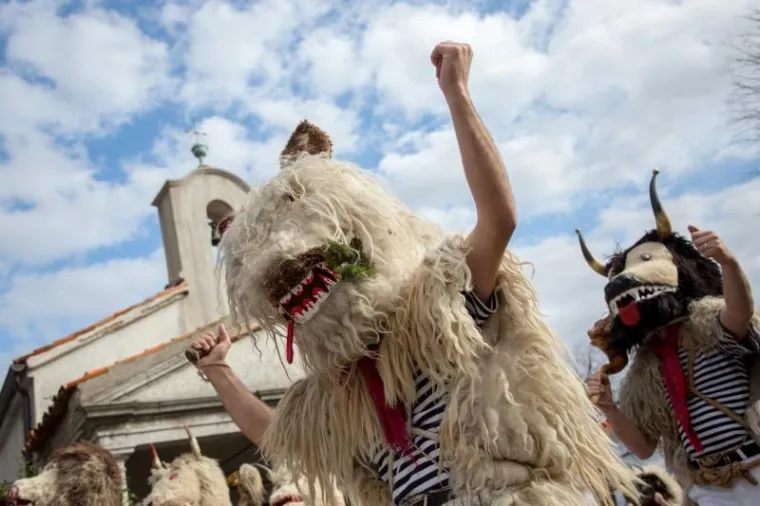 Grad Kastav obilaze na pusni ponedjeljak, u okviru svojeg strogo utvrđenog puta, još od 1949. godine, bez obzira na vremenske uvjete koje ih očekuju
