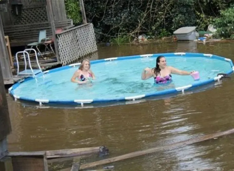 JE LI S NJIMA SVE U REDU? Cure stale pred objektiv u vrlo bizarnom izdanju