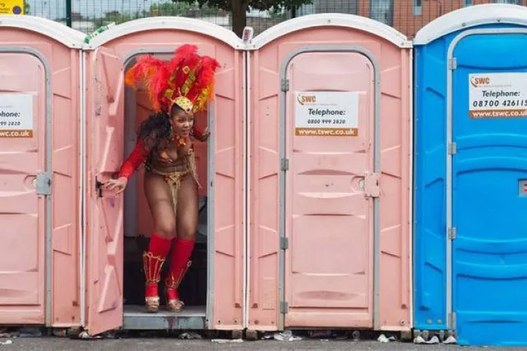 JE LI S NJIMA SVE U REDU? Cure stale pred objektiv u vrlo bizarnom izdanju