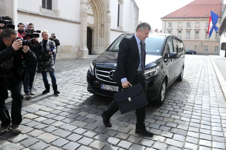 Davor &Scaron;uker stiže u Banske dvore