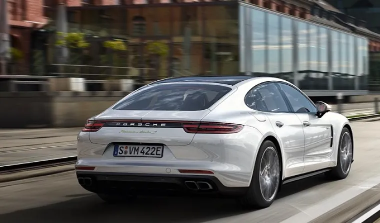 NOVI PORSCHEOV PONOS: Ovo je nova Panamera Turbo S E-Hybrid