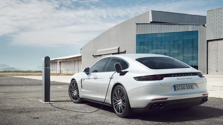 NOVI PORSCHEOV PONOS: Ovo je nova Panamera Turbo S E-Hybrid