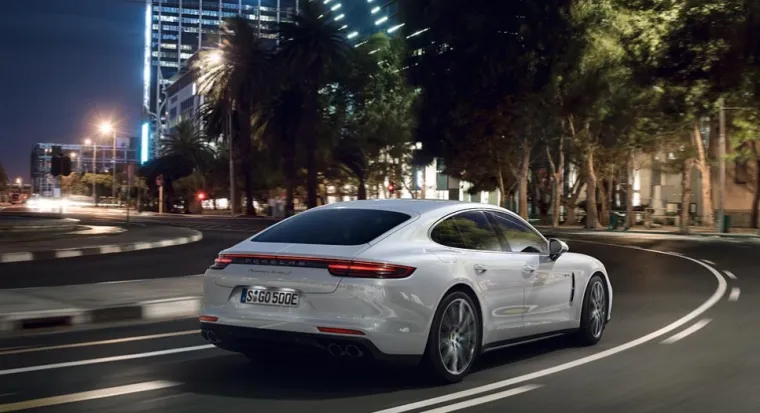 NOVI PORSCHEOV PONOS: Ovo je nova Panamera Turbo S E-Hybrid