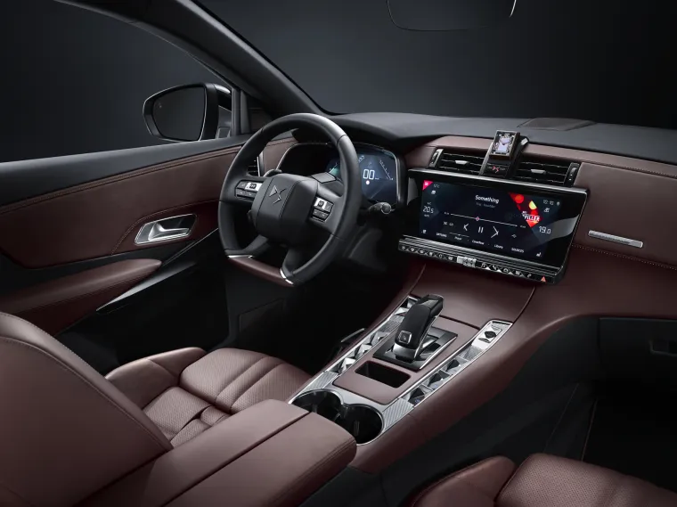 DS 7 CROSSBACK: Pogledajte novi simbol ovog branda iz svih kuteva