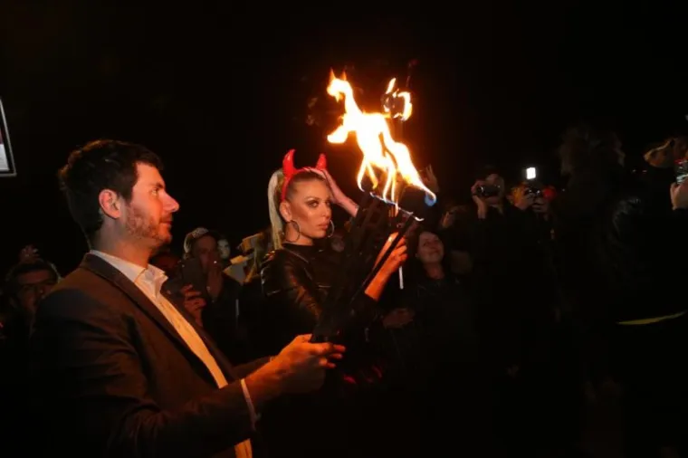 'VRAŽJA' AVA 'SMOTALA' PERNARA: 'Ivane, ako je želiš opaliti, ne budi pasivan, nasrni k'o muško i tvoja je, ne glumi finoću'