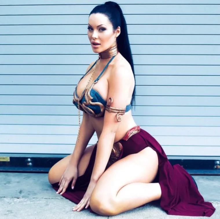 NIKAD OSKUDNIJI KOSTIMI: Svi su popljuvali film Superman vs. Batman, ali one su ga iskupile