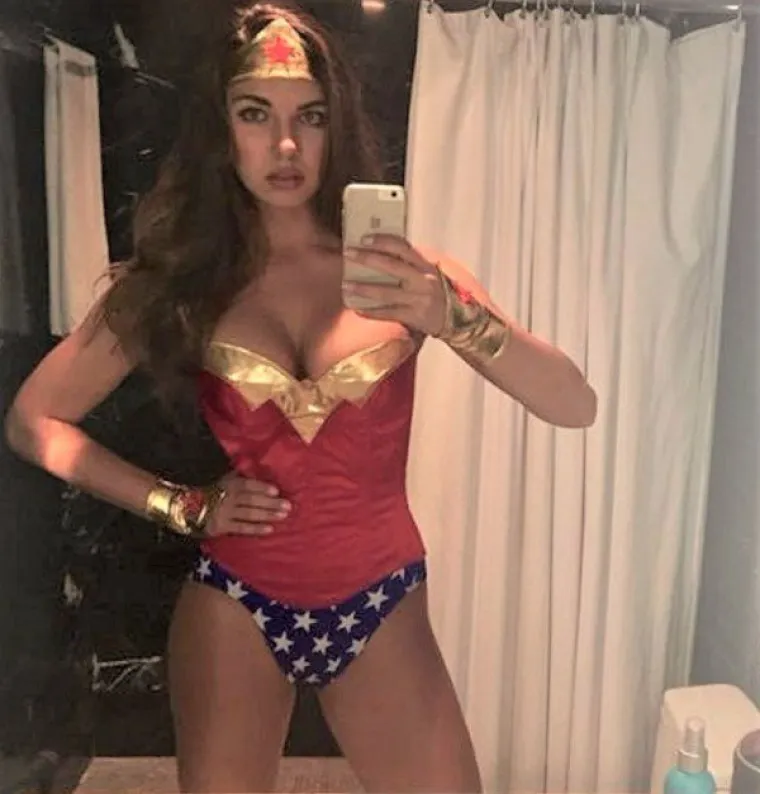 NIKAD OSKUDNIJI KOSTIMI: Svi su popljuvali film Superman vs. Batman, ali one su ga iskupile