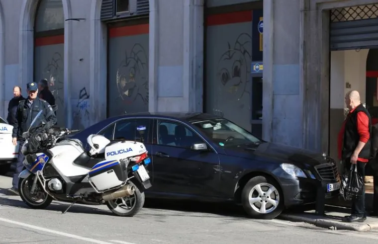 &Scaron;ibenik: Iza&scaron;la iz automobila provjeriti &scaron;tetu pa ju pregazio vlastiti automobil