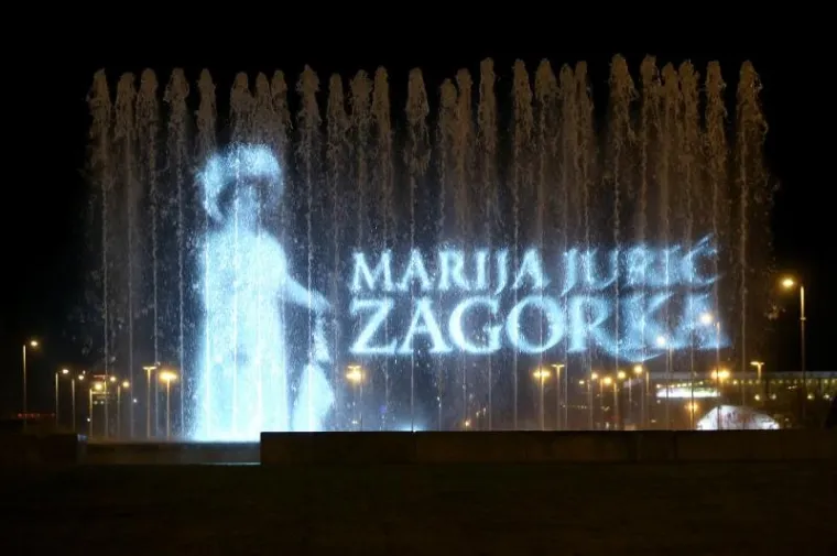 Povodom 144. rođendana Marije Jurić Zagorke na zagrebačkim fontanama projiciran njen lik