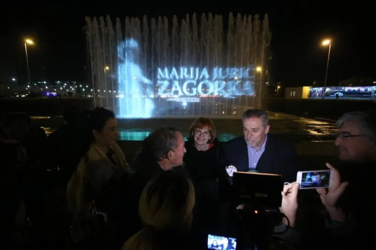 Povodom 144. rođendana Marije Jurić Zagorke na zagrebačkim fontanama projiciran njen lik
