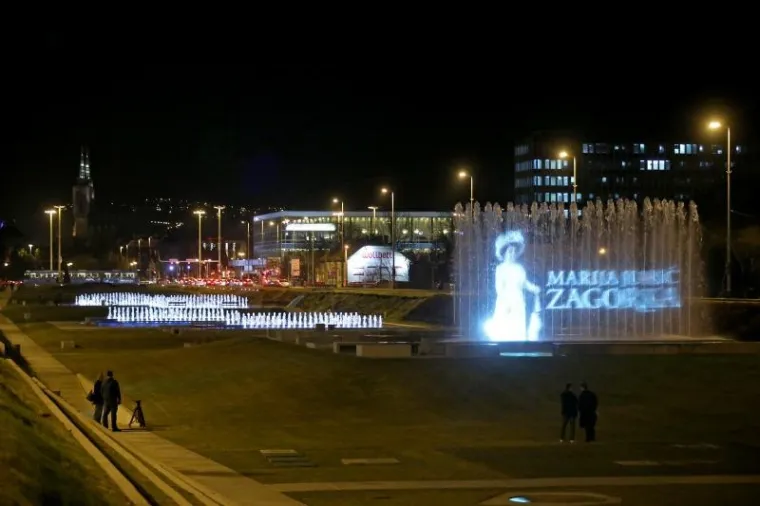 Povodom 144. rođendana Marije Jurić Zagorke na zagrebačkim fontanama projiciran njen lik