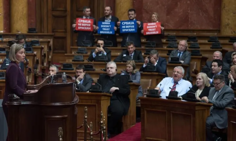 Šešelj i radikali ometali govor šefice EU diplomacije u Skupštini Srbije