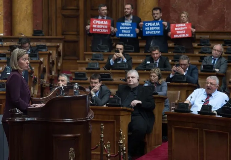 &Scaron;e&scaron;elj i radikali ometali govor &scaron;efice EU diplomacije u Skup&scaron;tini Srbije