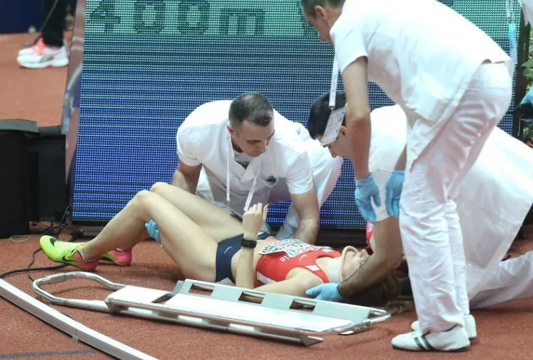 ZASTRA&Scaron;UJUĆE SCENE U BEOGRADU: Francuskinja gurnula Čehinju sa staze, u bolovima zavr&scaron;ila u bolnici