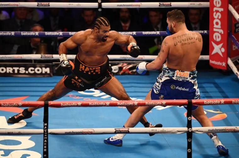 BOKSAČKI MEČ ZA POVIJEST: Bellew nokautirao Hayea i doslovno ga izbacio iz ringa!