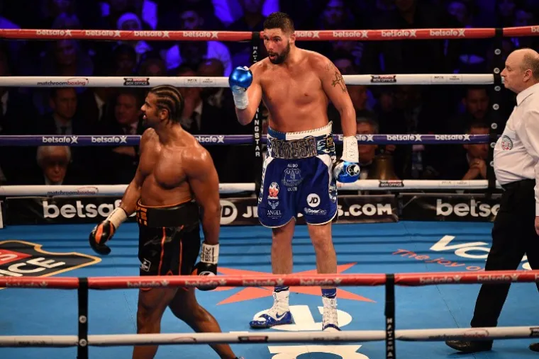 BOKSAČKI MEČ ZA POVIJEST: Bellew nokautirao Hayea i doslovno ga izbacio iz ringa!