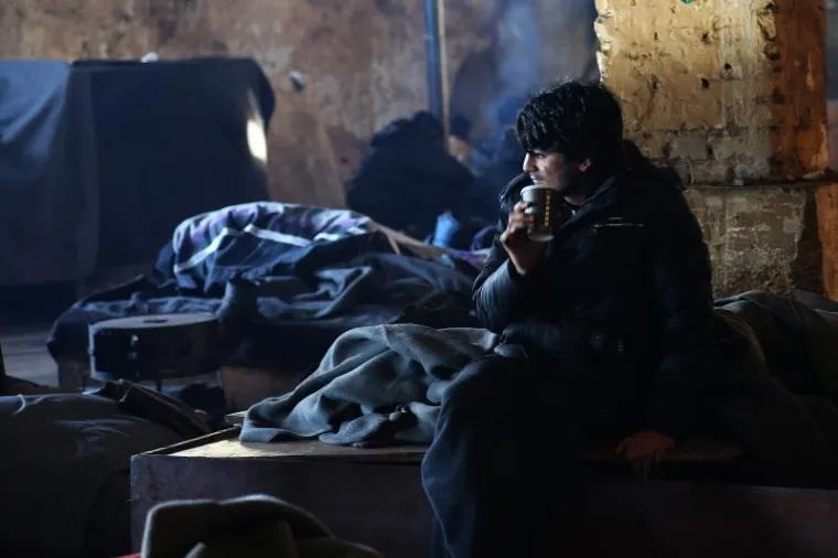 TE&Scaron;KO ZA GLEDATI: Migranti s Bliskog istoka smje&scaron;teni u napu&scaron;tenim skladi&scaron;tima u centru Beograda