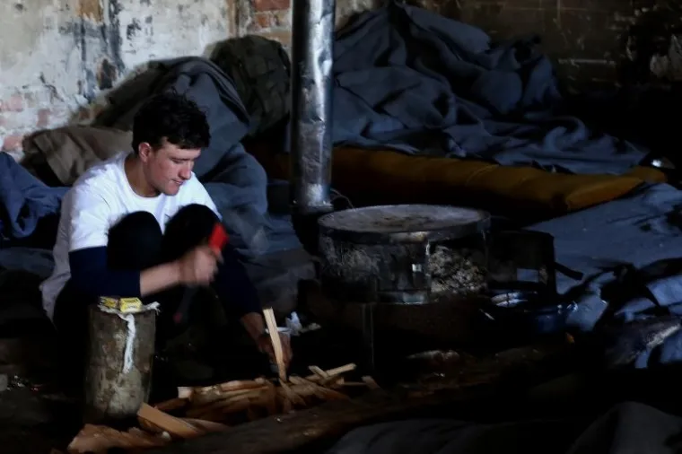 TE&Scaron;KO ZA GLEDATI: Migranti s Bliskog istoka smje&scaron;teni u napu&scaron;tenim skladi&scaron;tima u centru Beograda