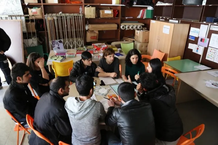 TE&Scaron;KO ZA GLEDATI: Migranti s Bliskog istoka smje&scaron;teni u napu&scaron;tenim skladi&scaron;tima u centru Beograda