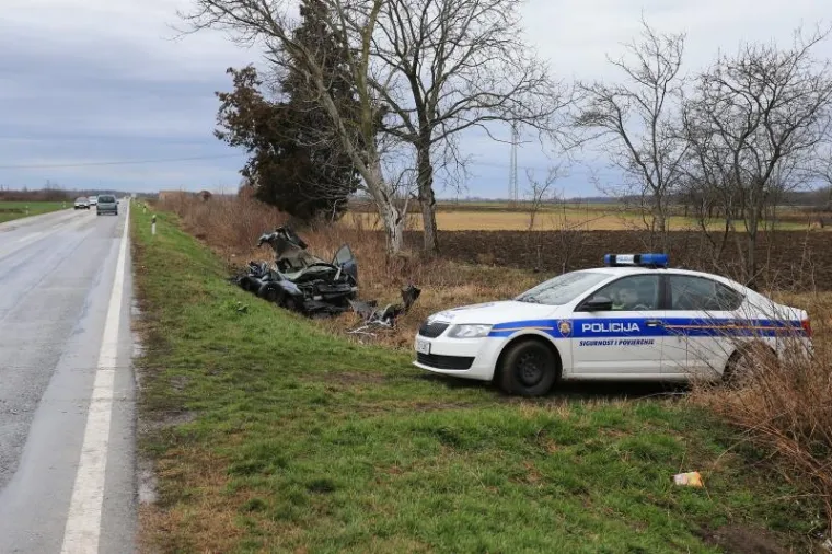 TRAGEDIJA KOD VUKOVARA: U prometnoj nesreći smrtno stradale tri osobe